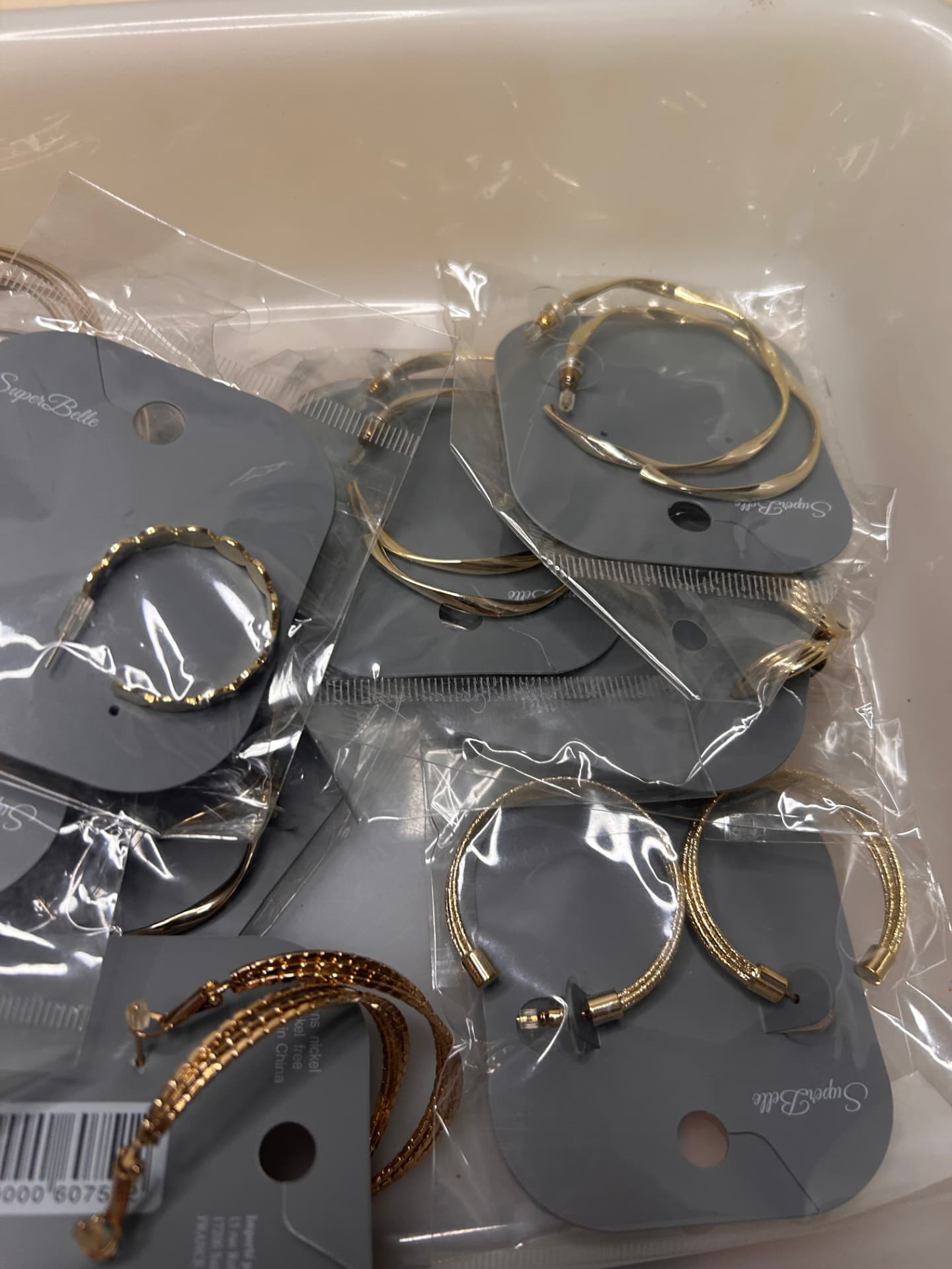 Variedad de aros escalonados, retorcidos y en forma de C