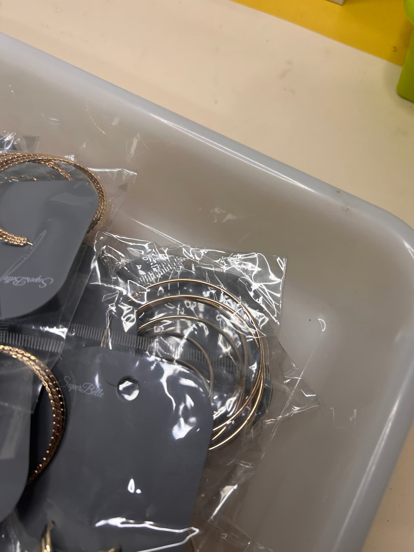 Aros con textura de malla y aros finos anidados de varios tamaños