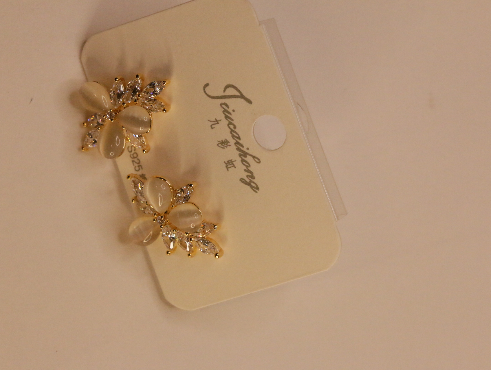 Pendientes florales sobre tarjeta con marca S925 — lote de bisutería para mujer, vista principal · Lotes Bisutería (105)
