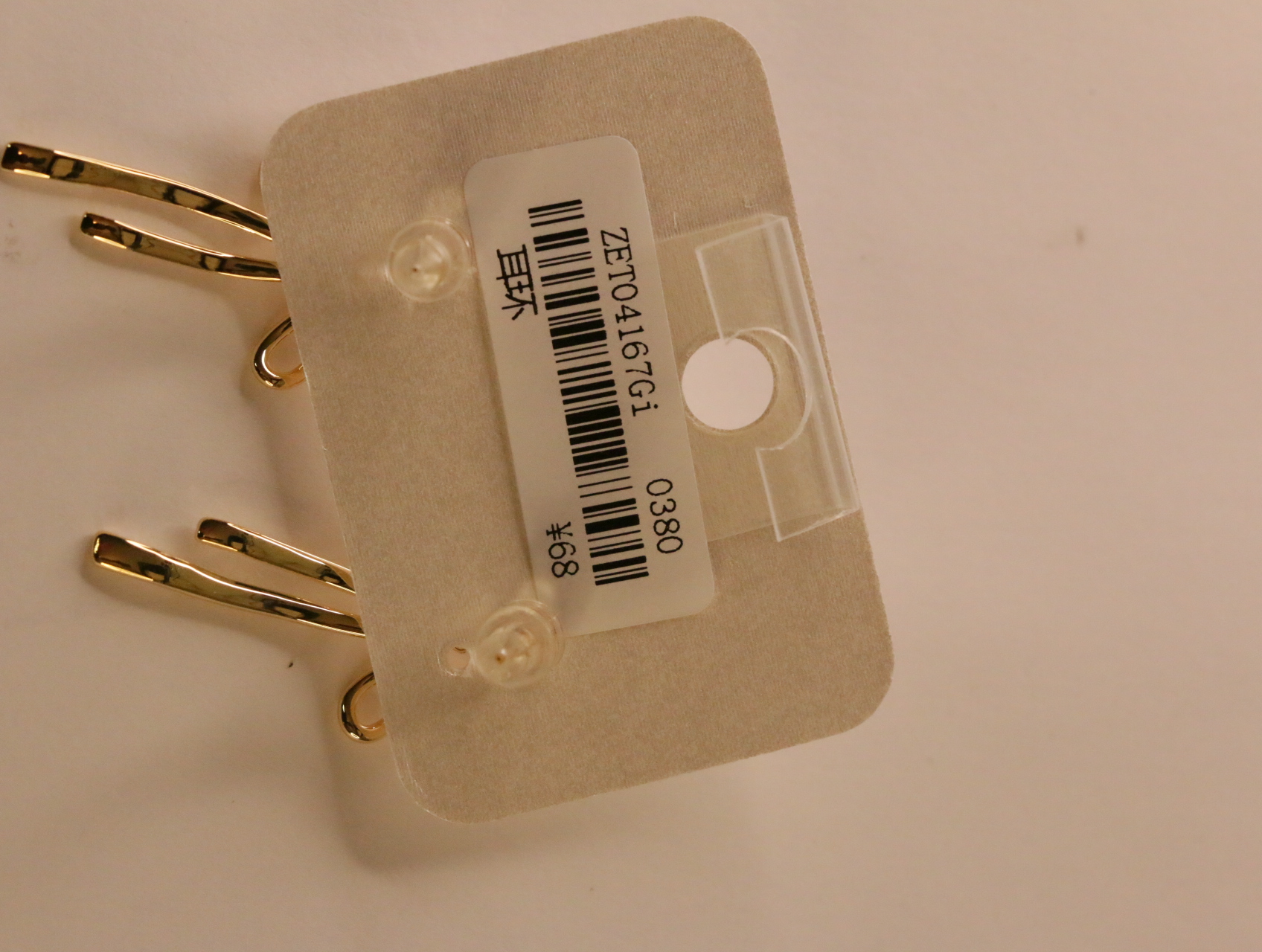 Dorso de la tarjeta con código de barras y precio en yuanes — lote de bisutería de moda, vista lateral · Lotes Bisutería (92)