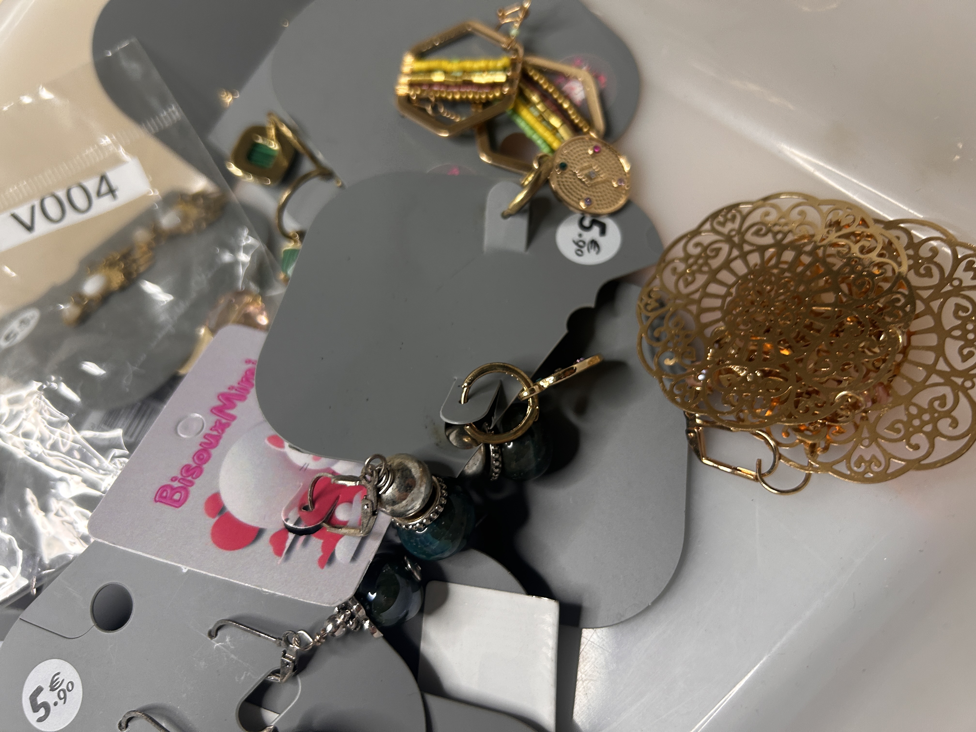 Lote de Pendientes Variados Destock — lote de pendientes originales, vista principal · Lotes Bisutería (93-BOBH)