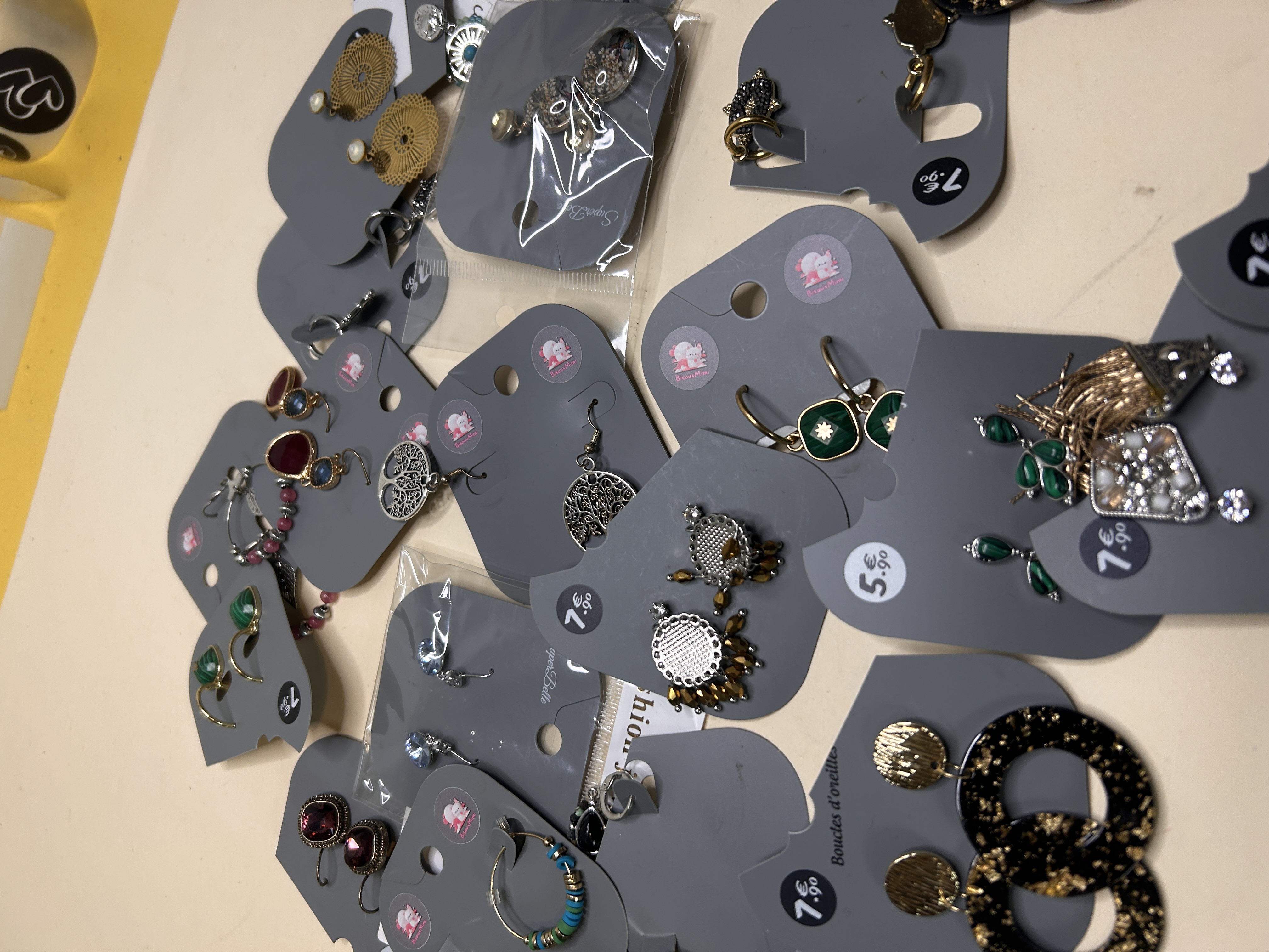 Lote de Pendientes Variados al por Mayor — lote de pendientes online, vista principal · Lotes Bisutería (BH-304)