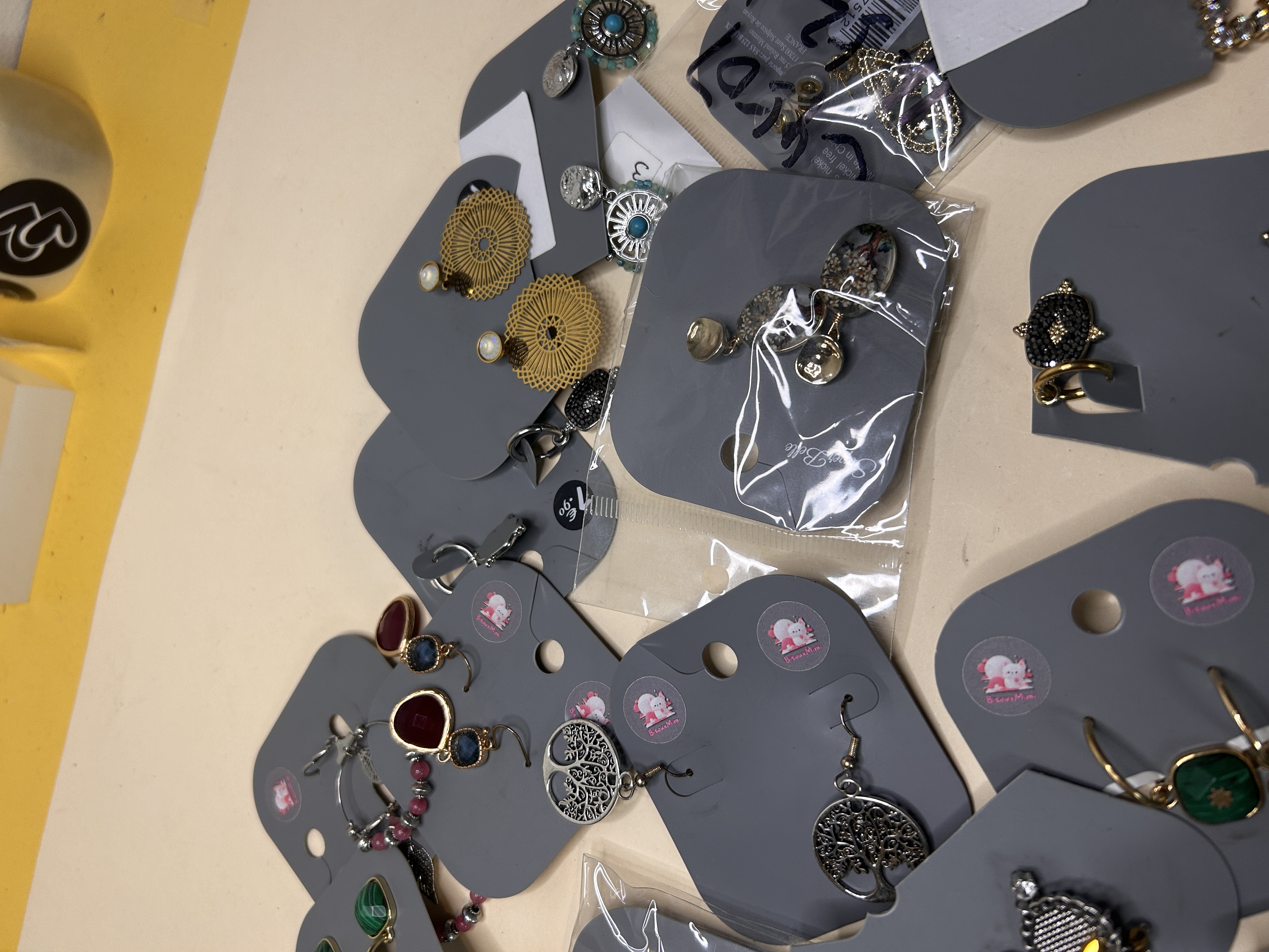 Lote de Pendientes Variados al por Mayor — lote de pendientes para mujer, detalle · Lotes Bisutería (BH-304)