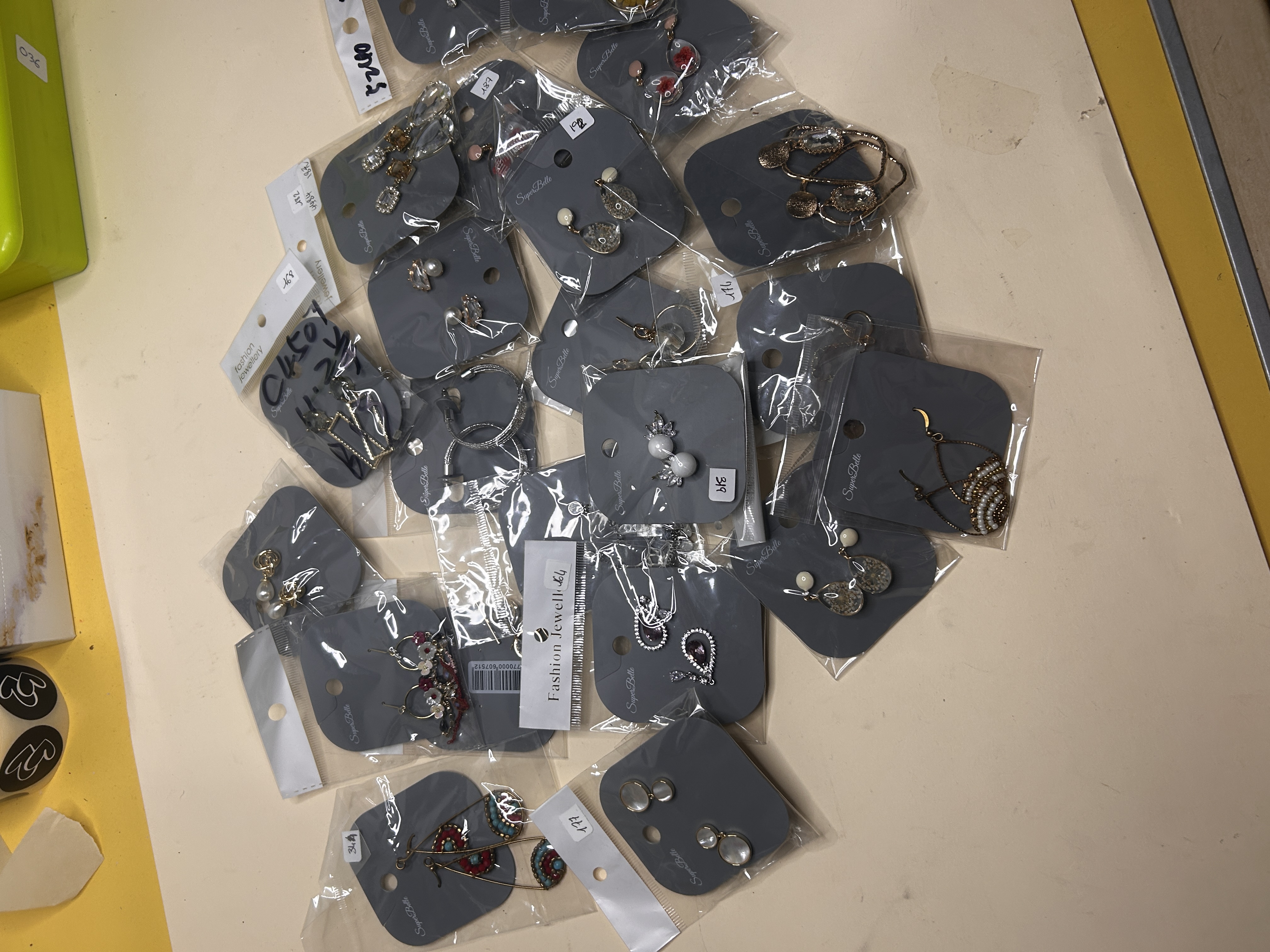 Lote de Destock de Pendientes Variados BO-105