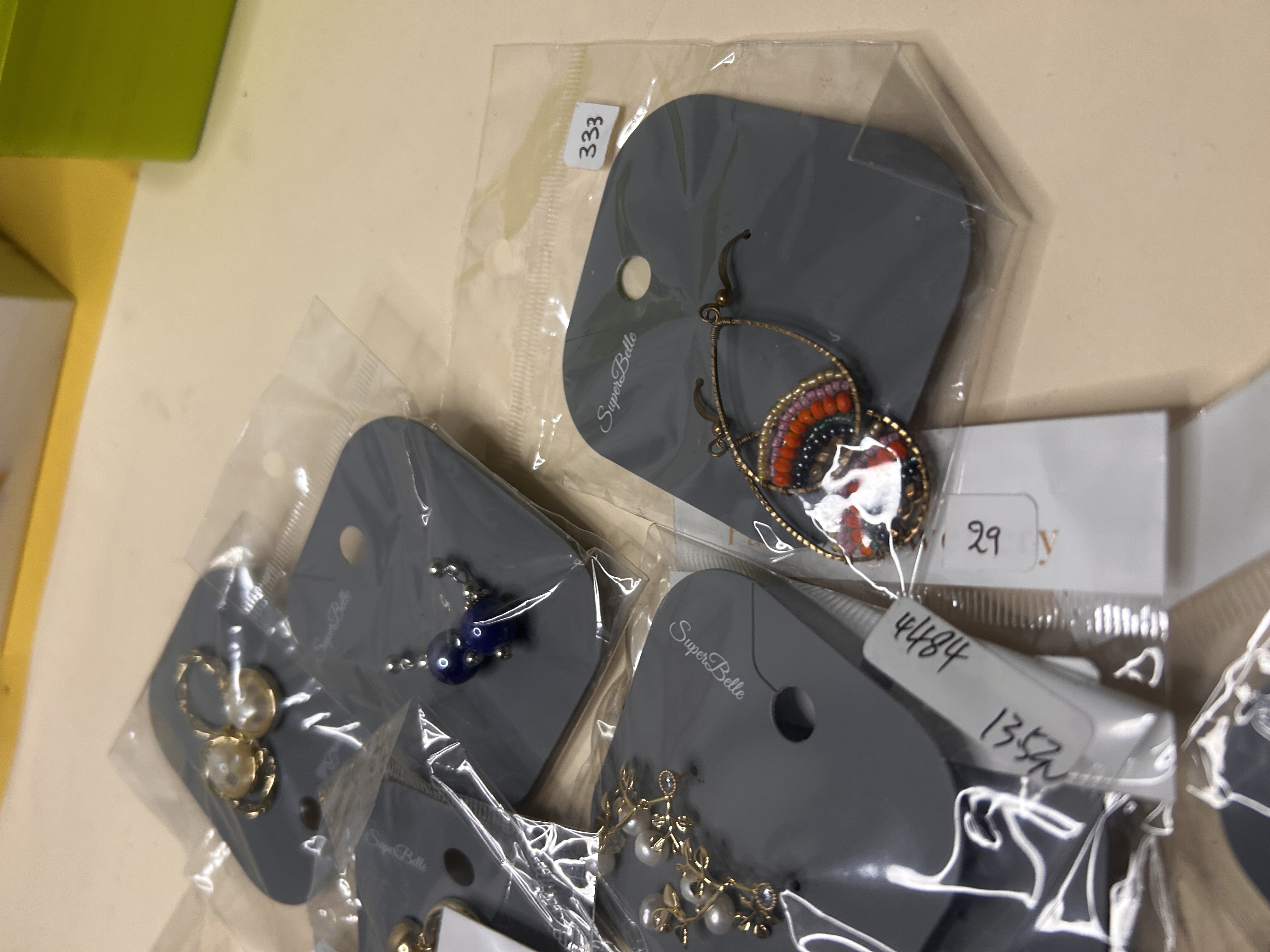 Lote al por mayor de pendientes variados BO-106 - Bisutería Destock