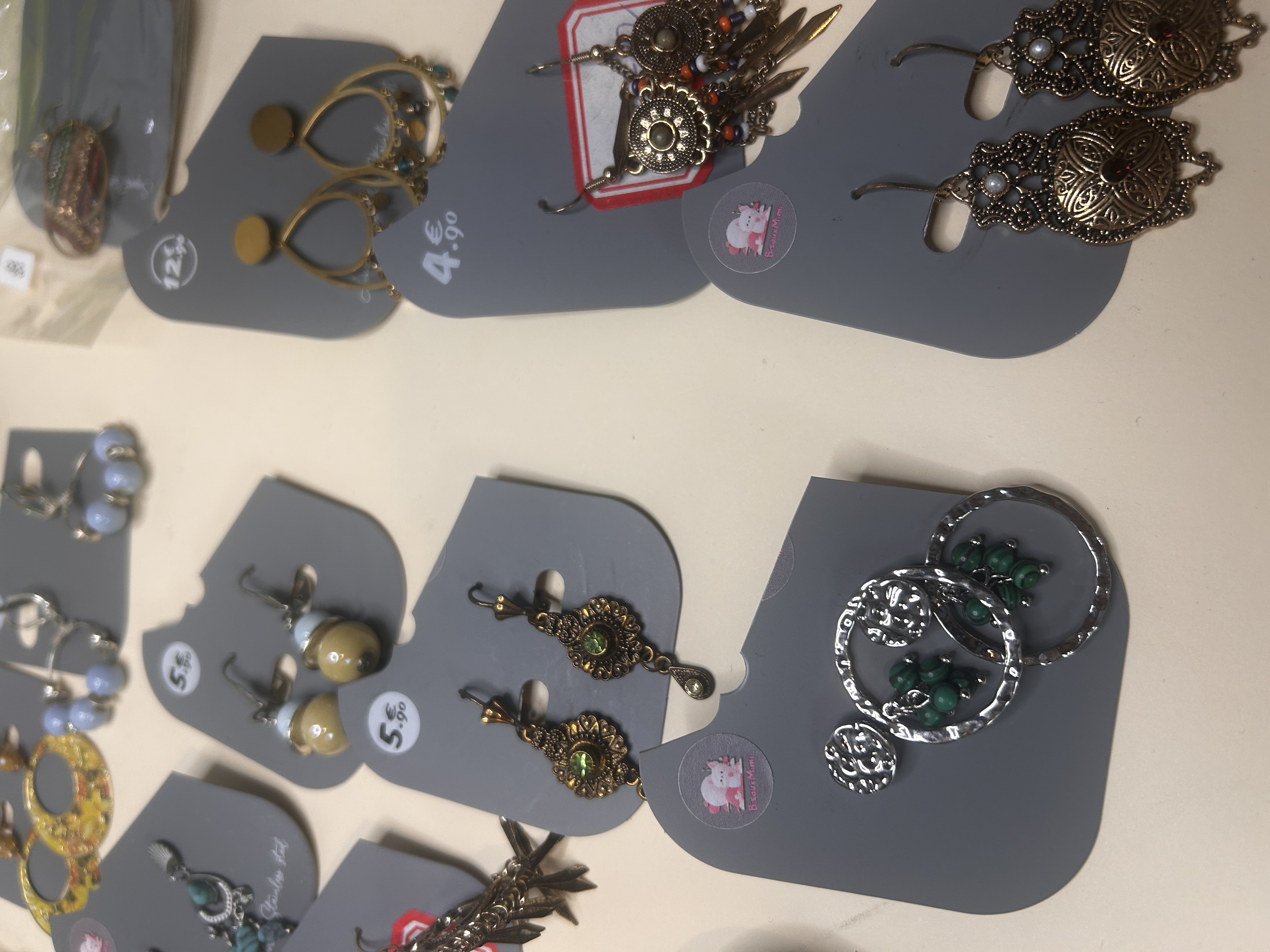 BO-BH-81 - Lote de Bisutería Surtida: Pendientes Estilo Boho y Étnico