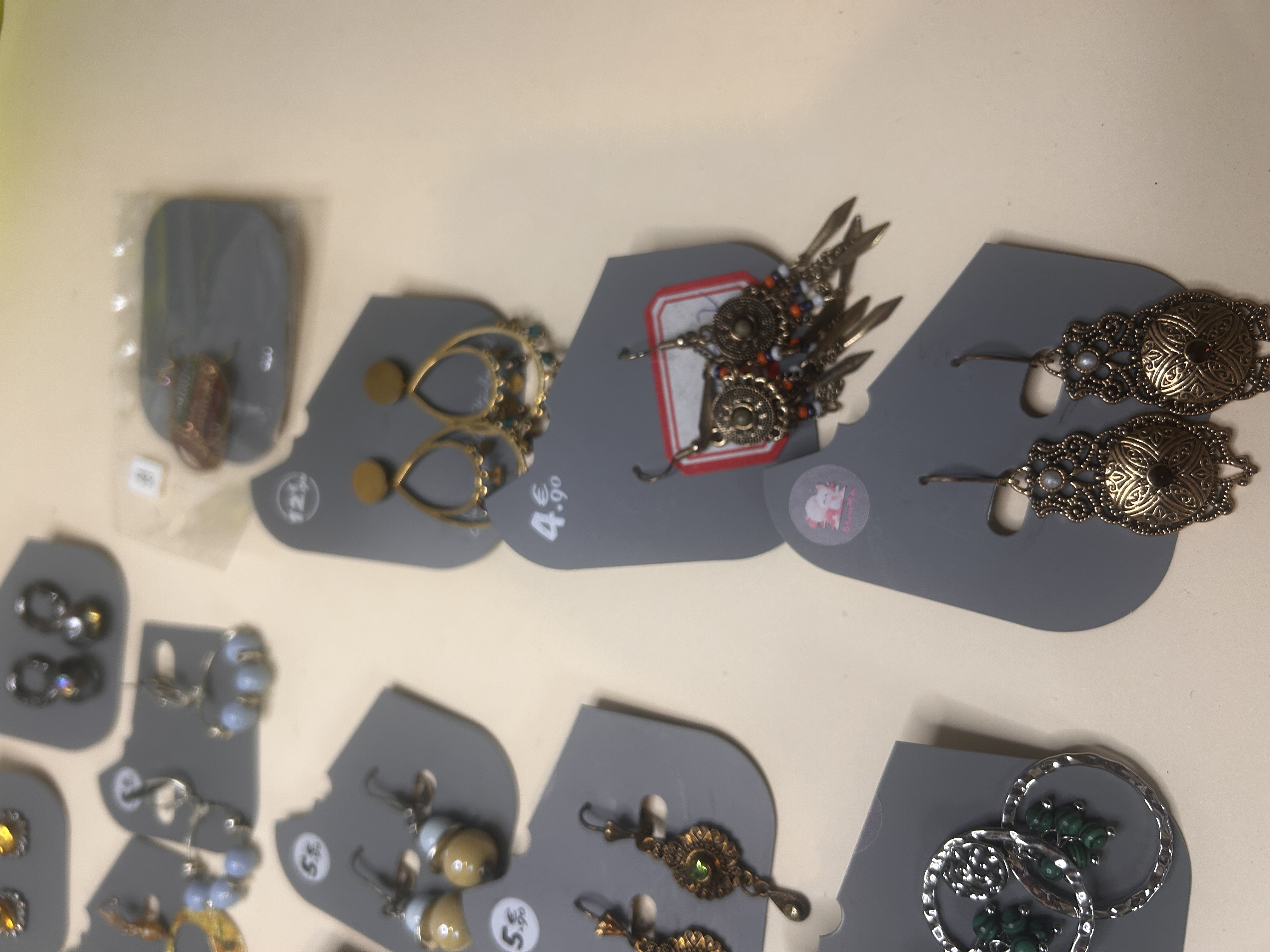 BO-BH-81 - Lote de Bisutería Surtida: Pendientes Estilo Boho y Étnico