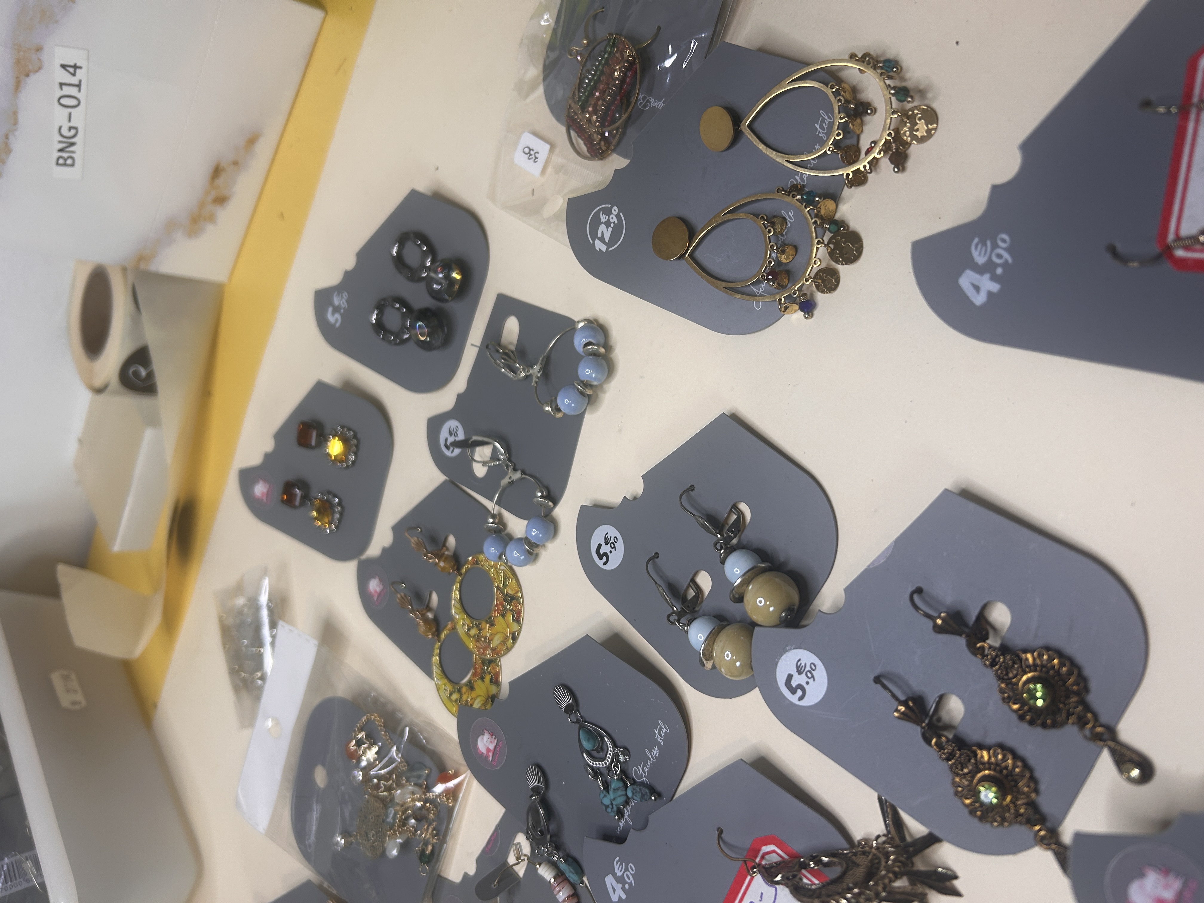 BO-BH-81 - Lote de Bisutería Surtida: Pendientes Estilo Boho y Étnico