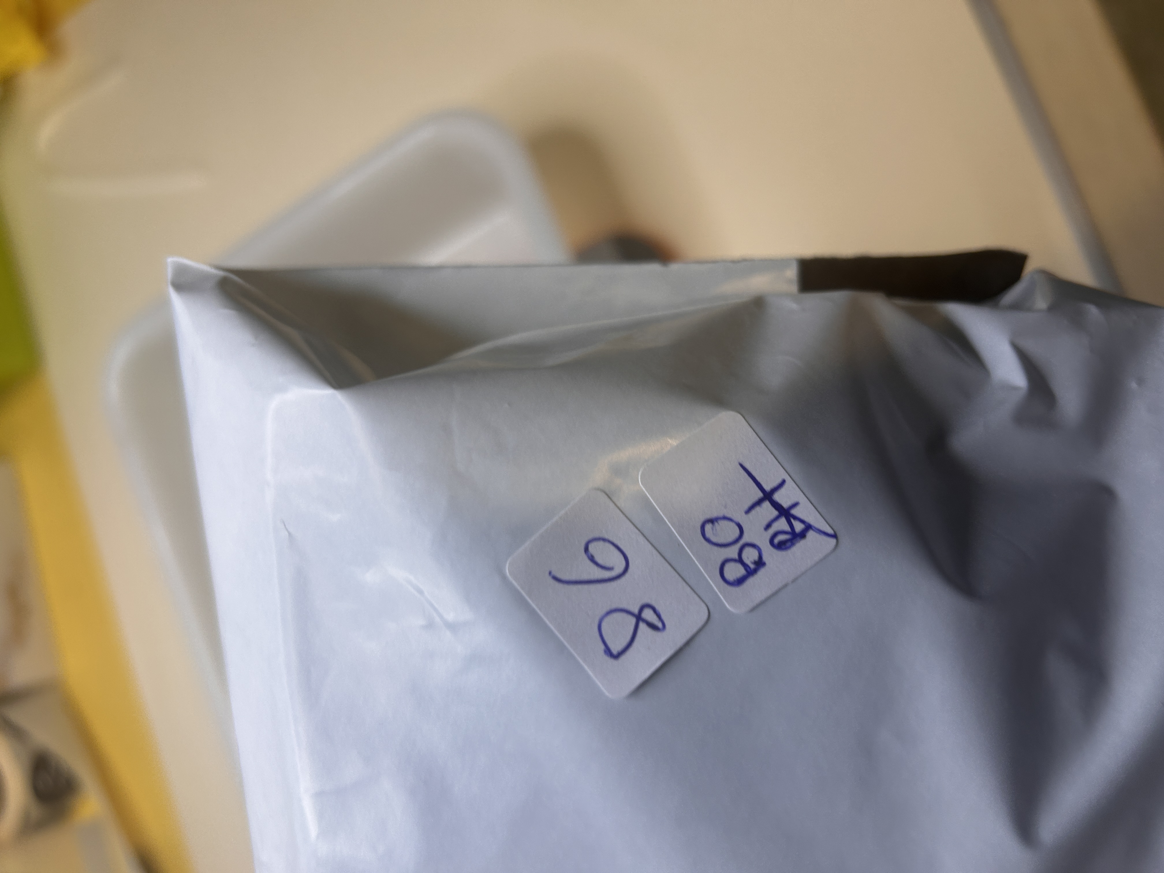 BO-BH-85: Lote Surtido de Pendientes de Bisutería Tono Dorado
