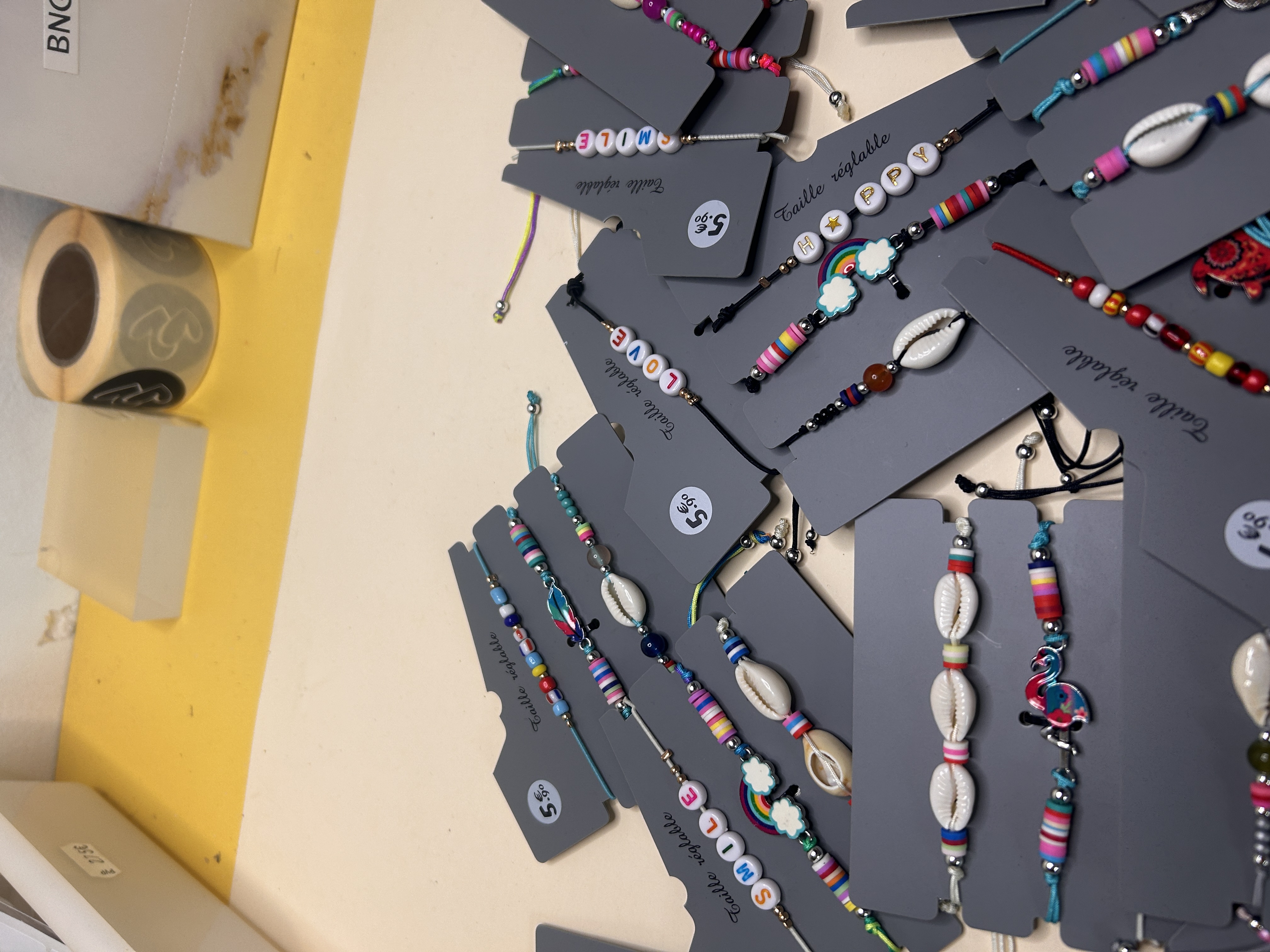 Lote de pulseras de cordón ajustables boho — lote de pendientes online, vista principal · Lotes Bisutería (BRC-CRD-86)
