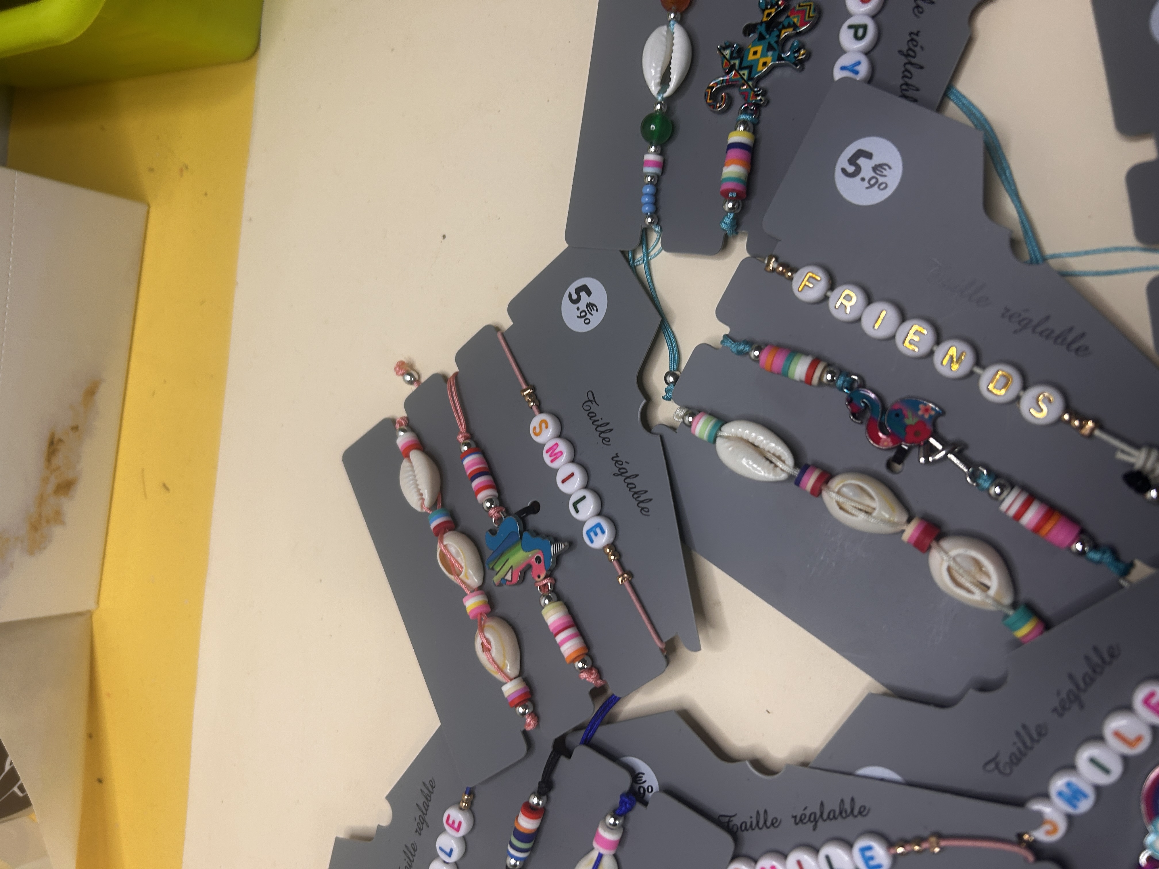 Lote Surtido de Pulseras - Conchas de Cauri y Cuentas de Colores