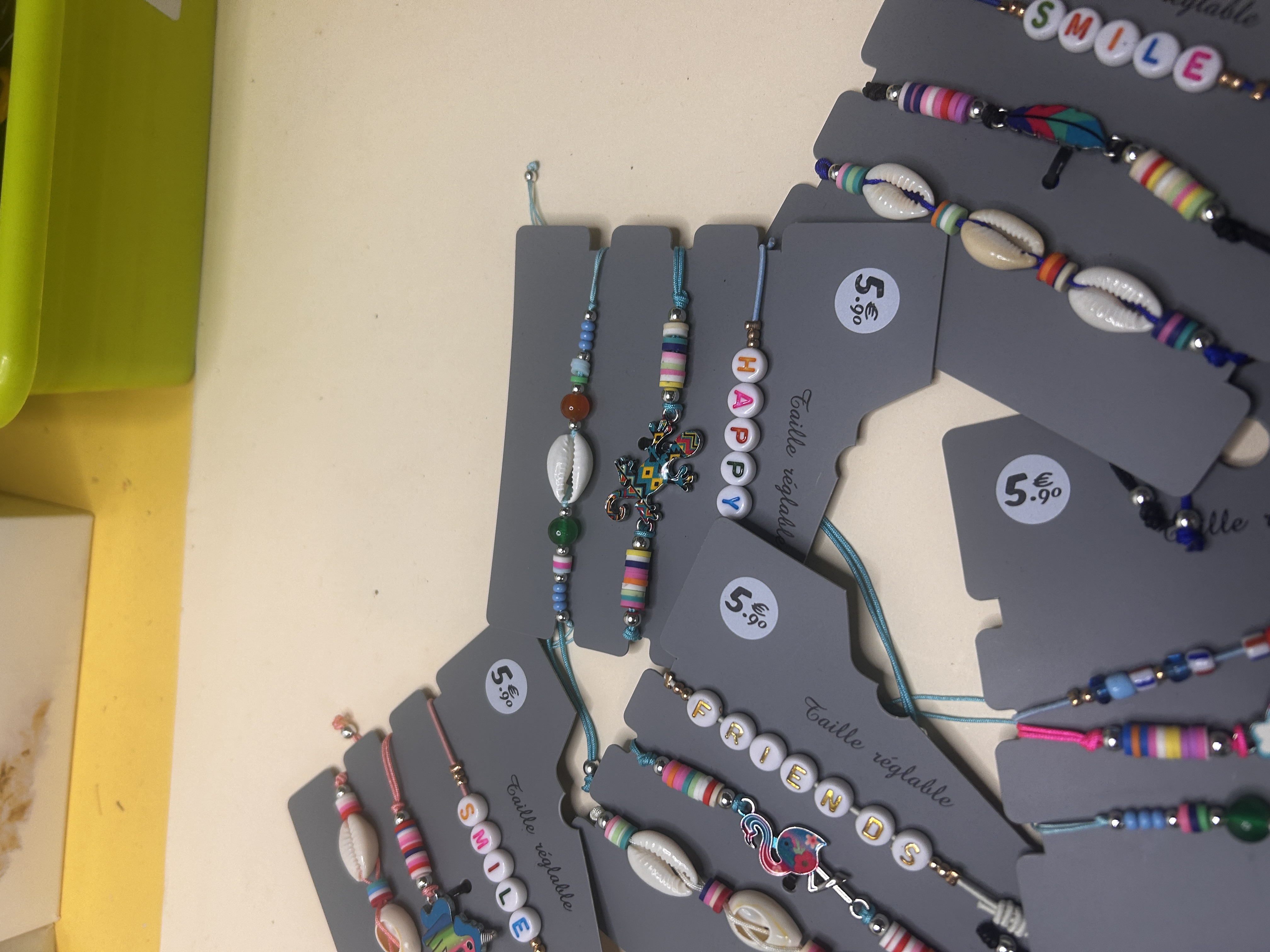 Lote Surtido de Pulseras - Conchas de Cauri y Cuentas de Colores