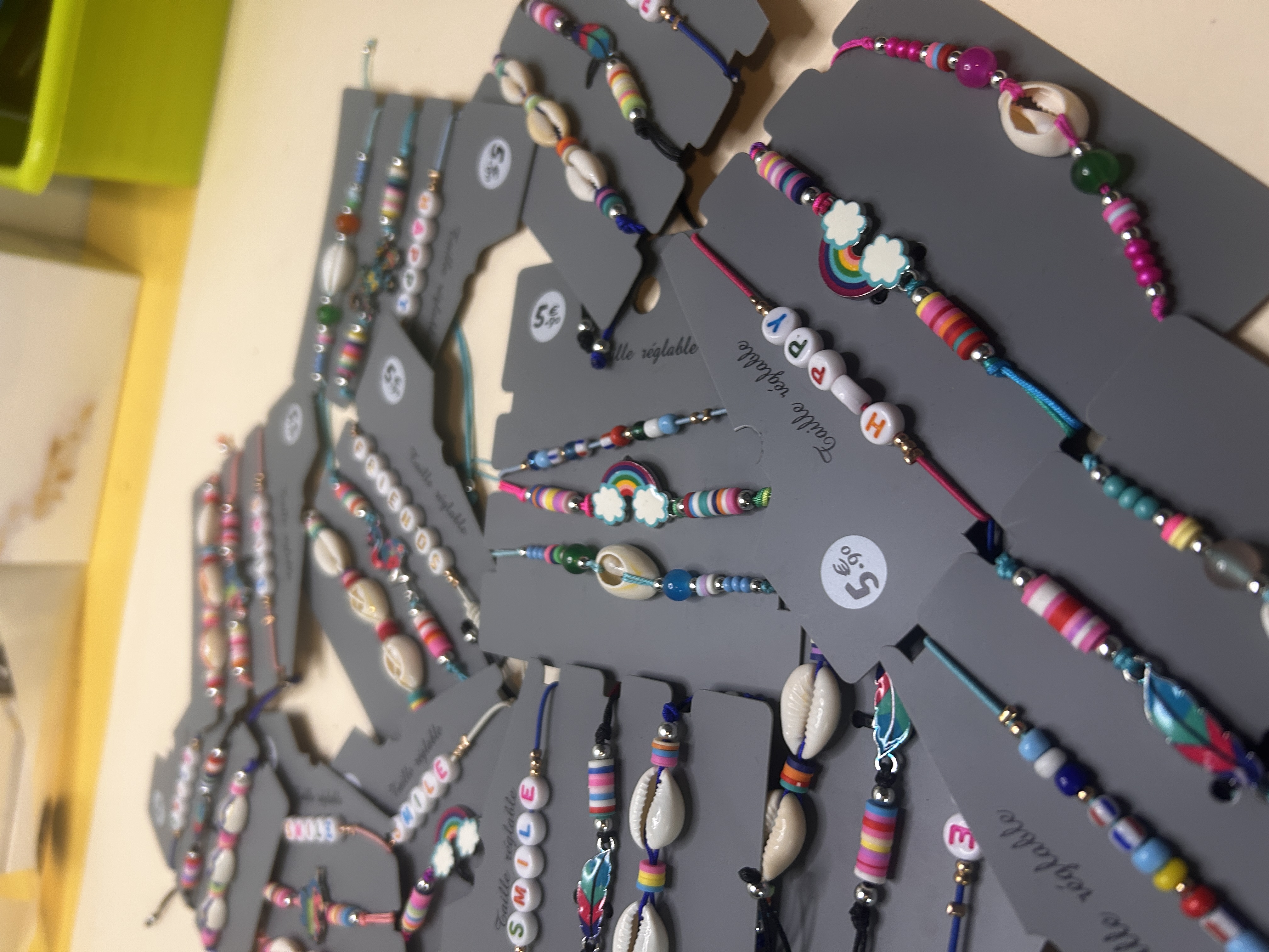 Lote Surtido de Pulseras - Conchas de Cauri y Cuentas de Colores