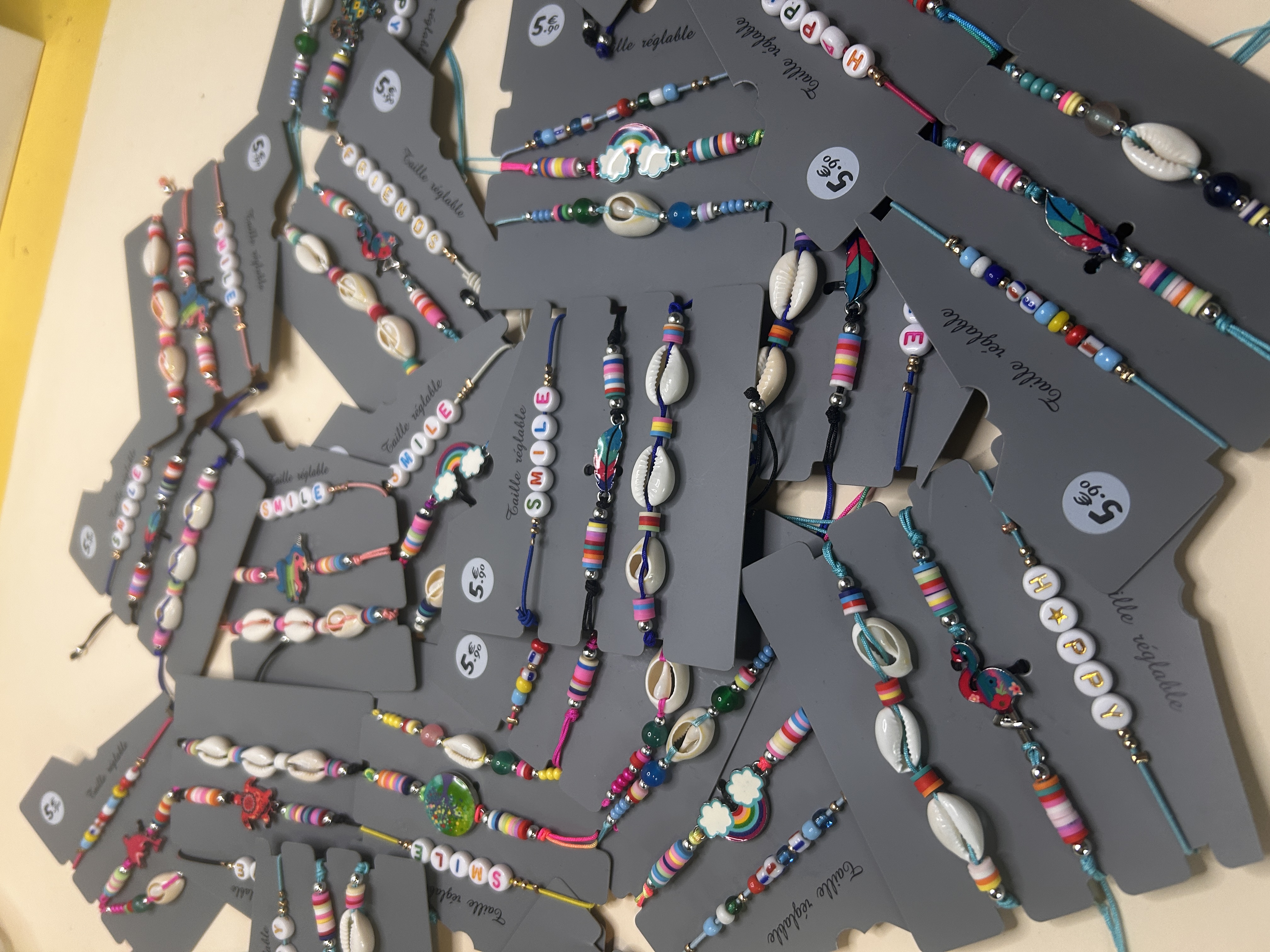 Lote Surtido de Pulseras - Conchas de Cauri y Cuentas de Colores