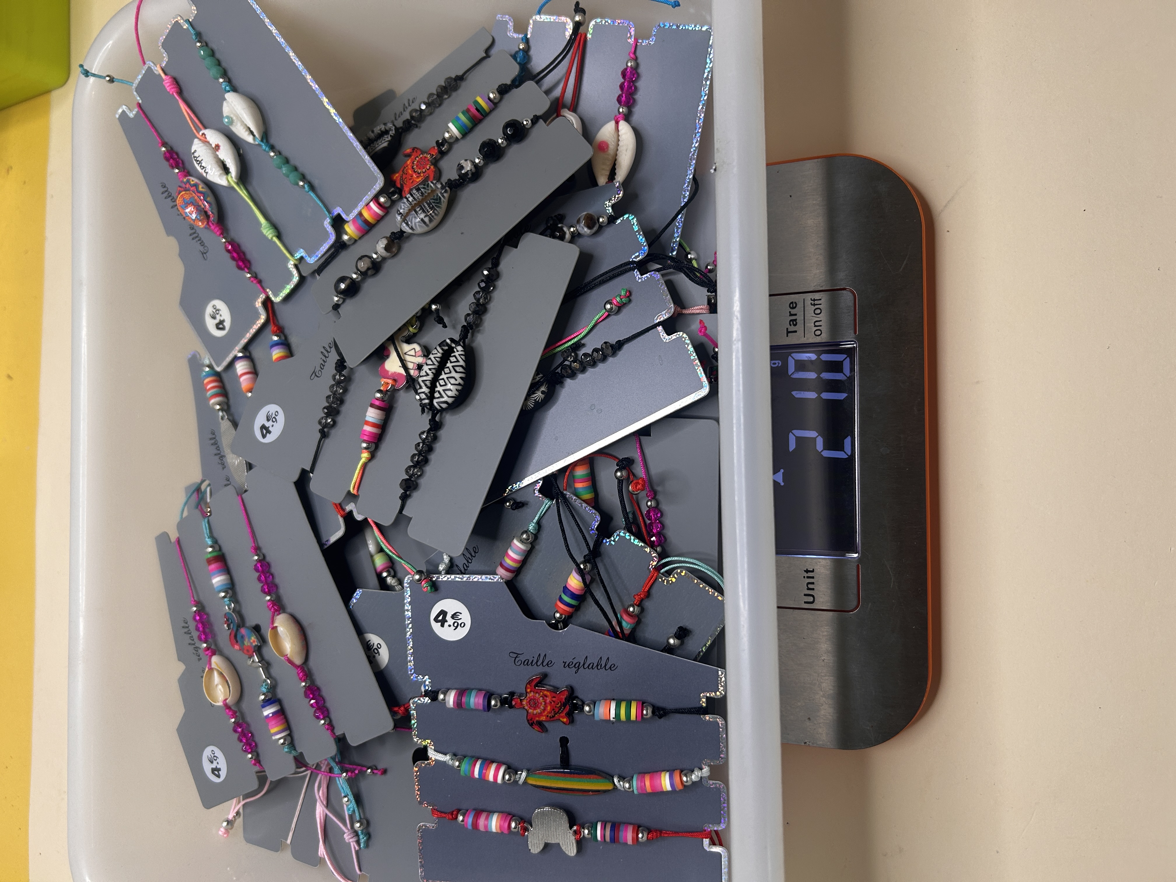 Lote de pulseras de cordón en cartoncillos en bandeja — lote de pendientes para mujer, vista principal · Lotes Bisutería (BRC-CRD-88)
