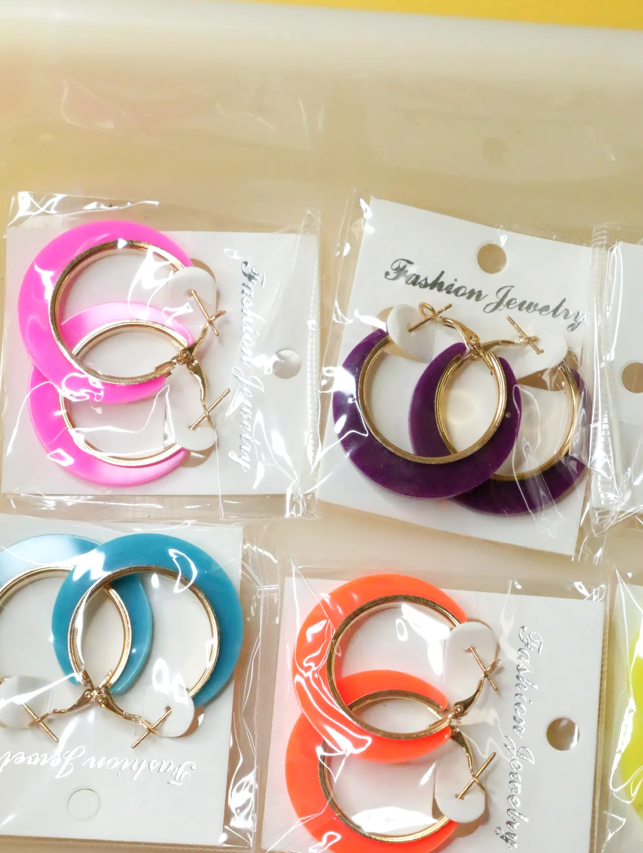 Lote de pendientes de aro de colores al por mayor — lote de bisutería para mujer, detalle · Lotes Bisutería (H0007)