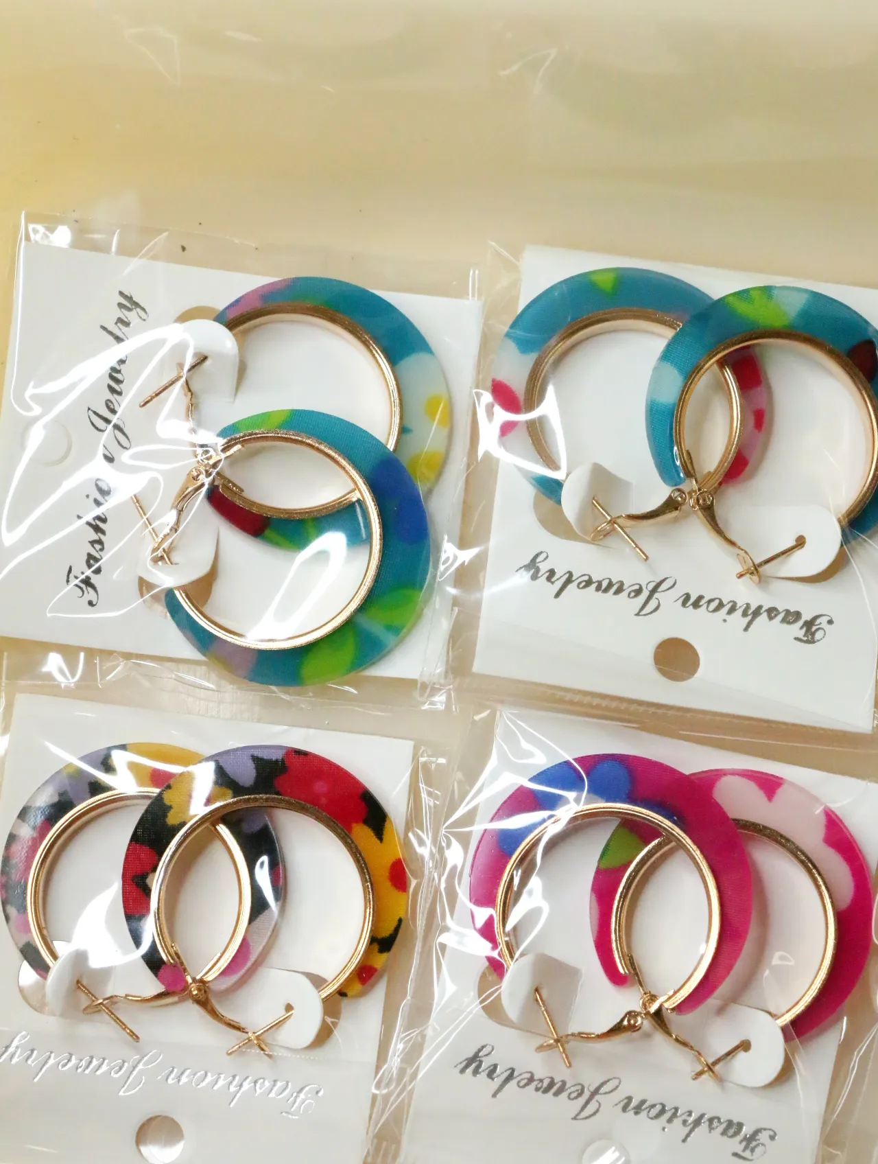 Lote de pendientes de aro multicolor con flores al por mayor — lote de bisutería para mujer, detalle · Lotes Bisutería (H0008)