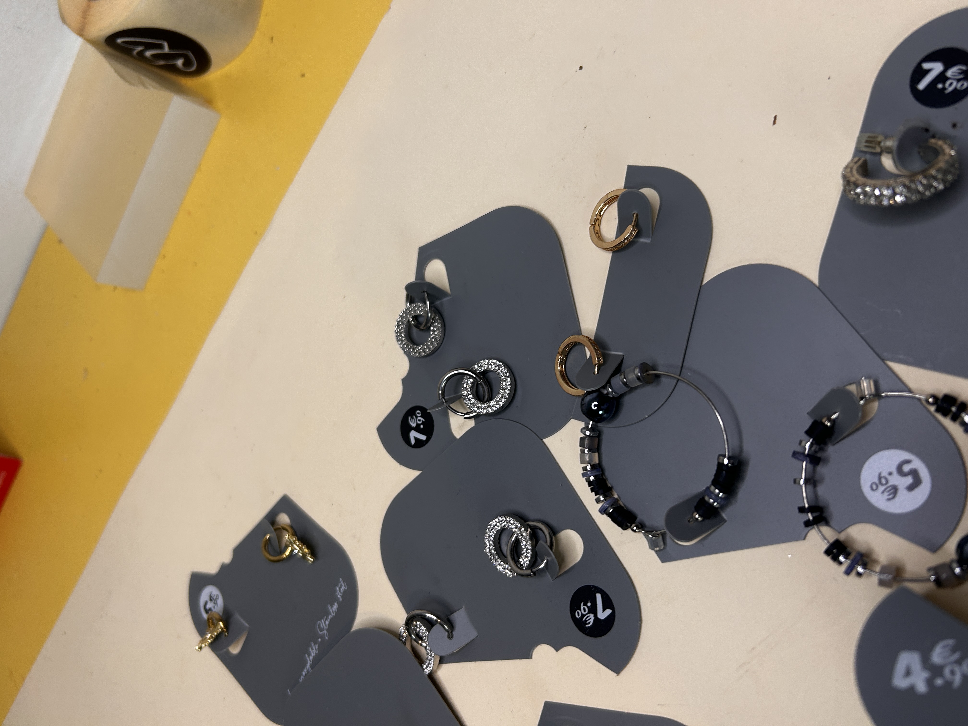 Lote de Bisutería al por Mayor - Pendientes de Aro y Criollas Variados — lote de pendientes baratos, primer plano · Lotes Bisutería (HOOP-200)