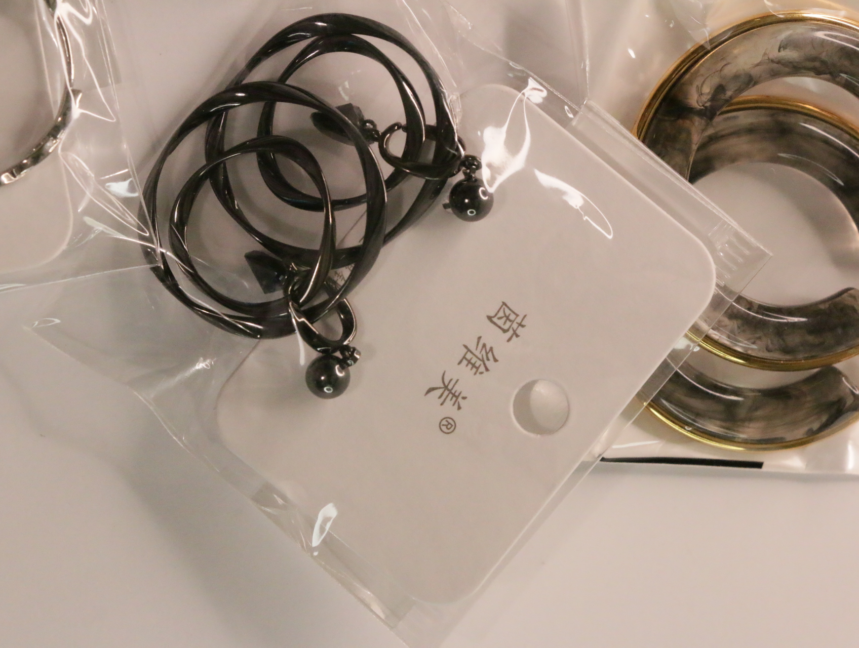 Lote de pendientes de aro variados para reventa — lote de bisutería para mujer, detalle · Lotes Bisutería (LT050)