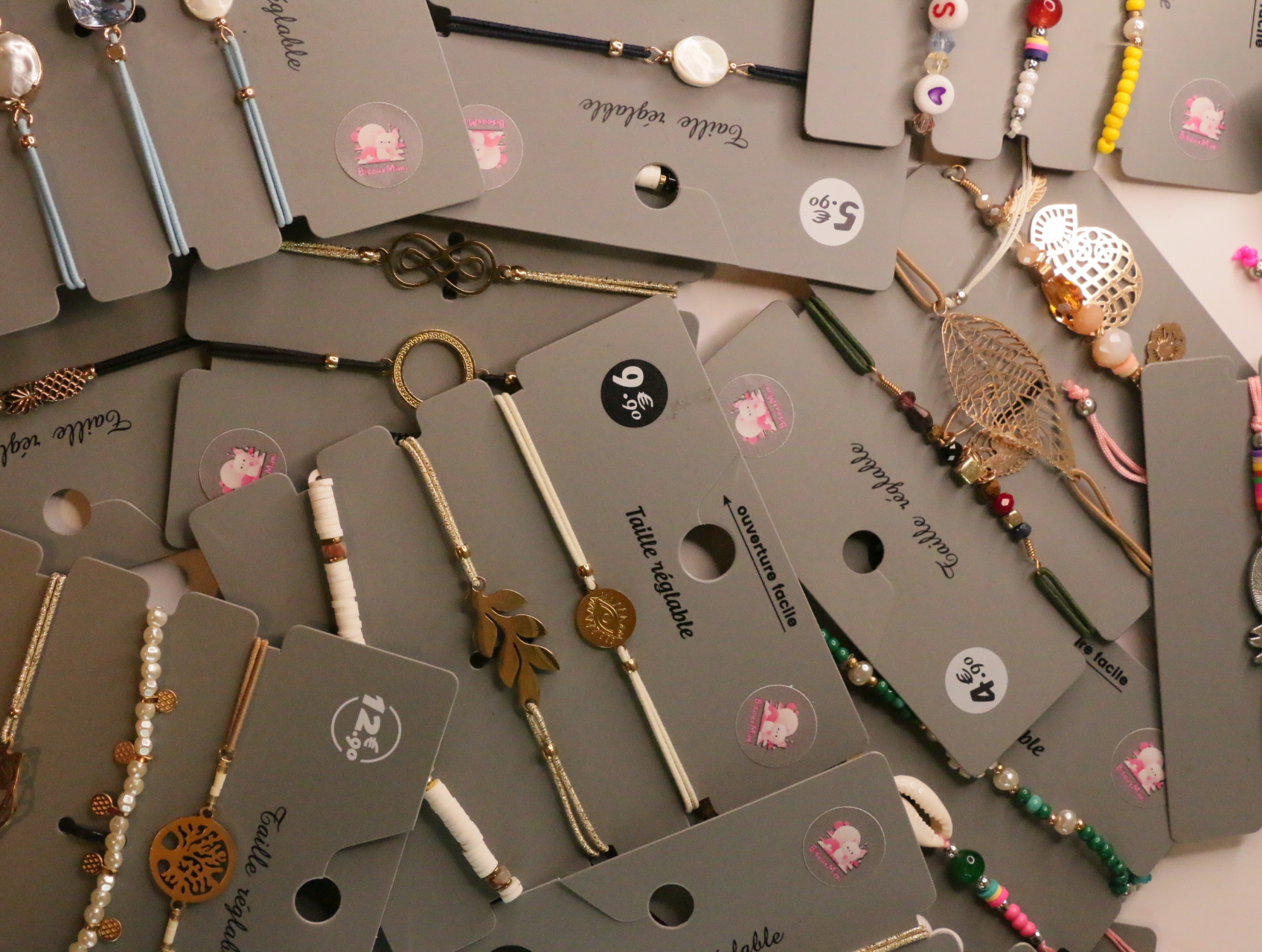 Lote de pulseras boho de cordón y cuentas — lote de bisutería para mujer, detalle · Lotes Bisutería (LT052)