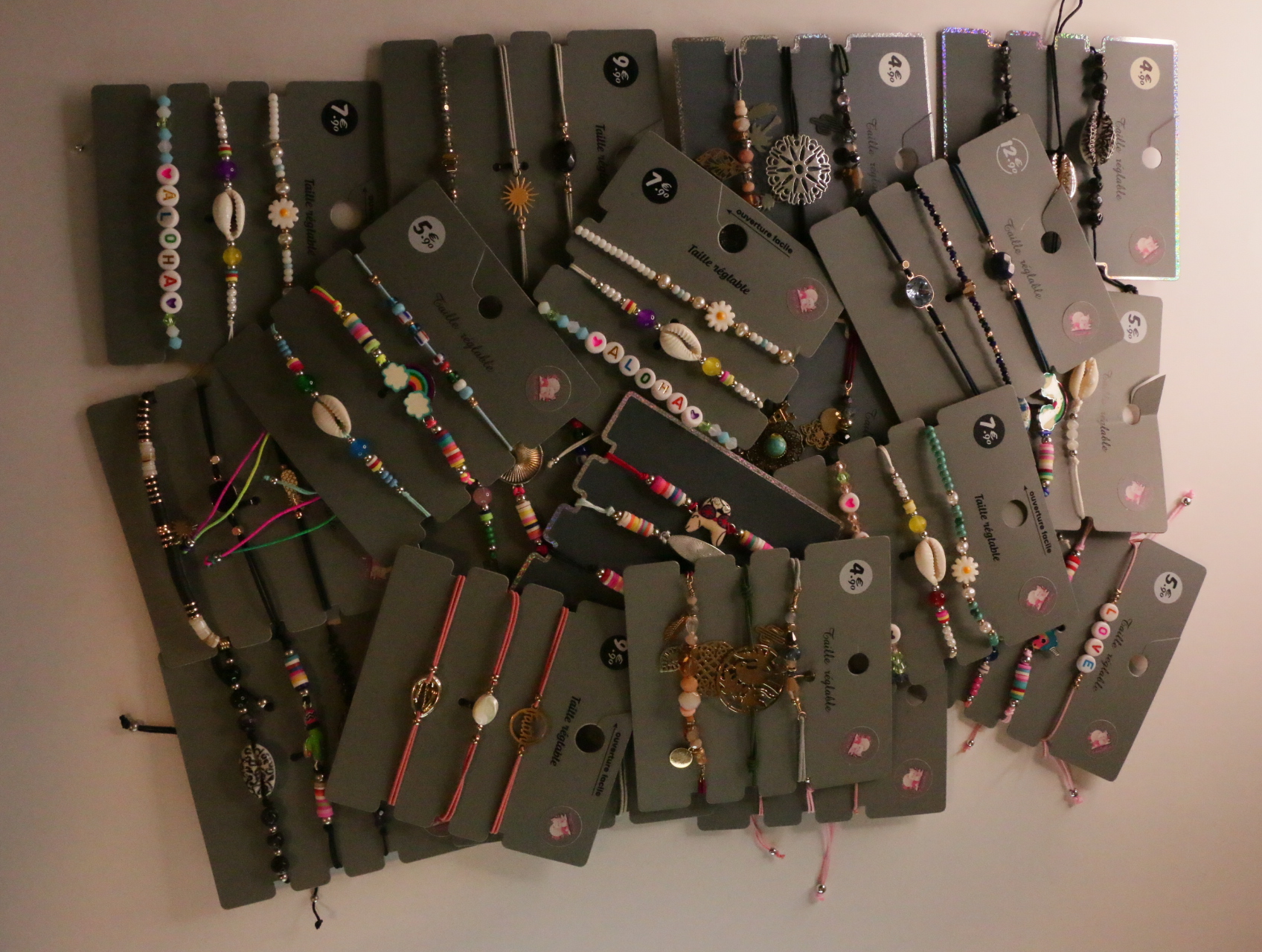 Vista de conjunto del lote de pulseras boho variadas — lote de bisutería para mujer, vista principal · Lotes Bisutería (LT053)