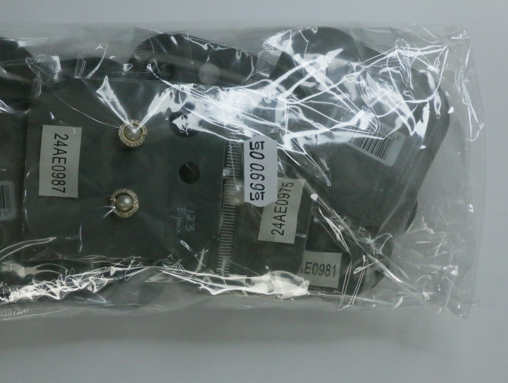 Lote de pendientes surtidos de destock — lote de bisutería de moda, detalle del acabado · Lotes Bisutería (LT069)